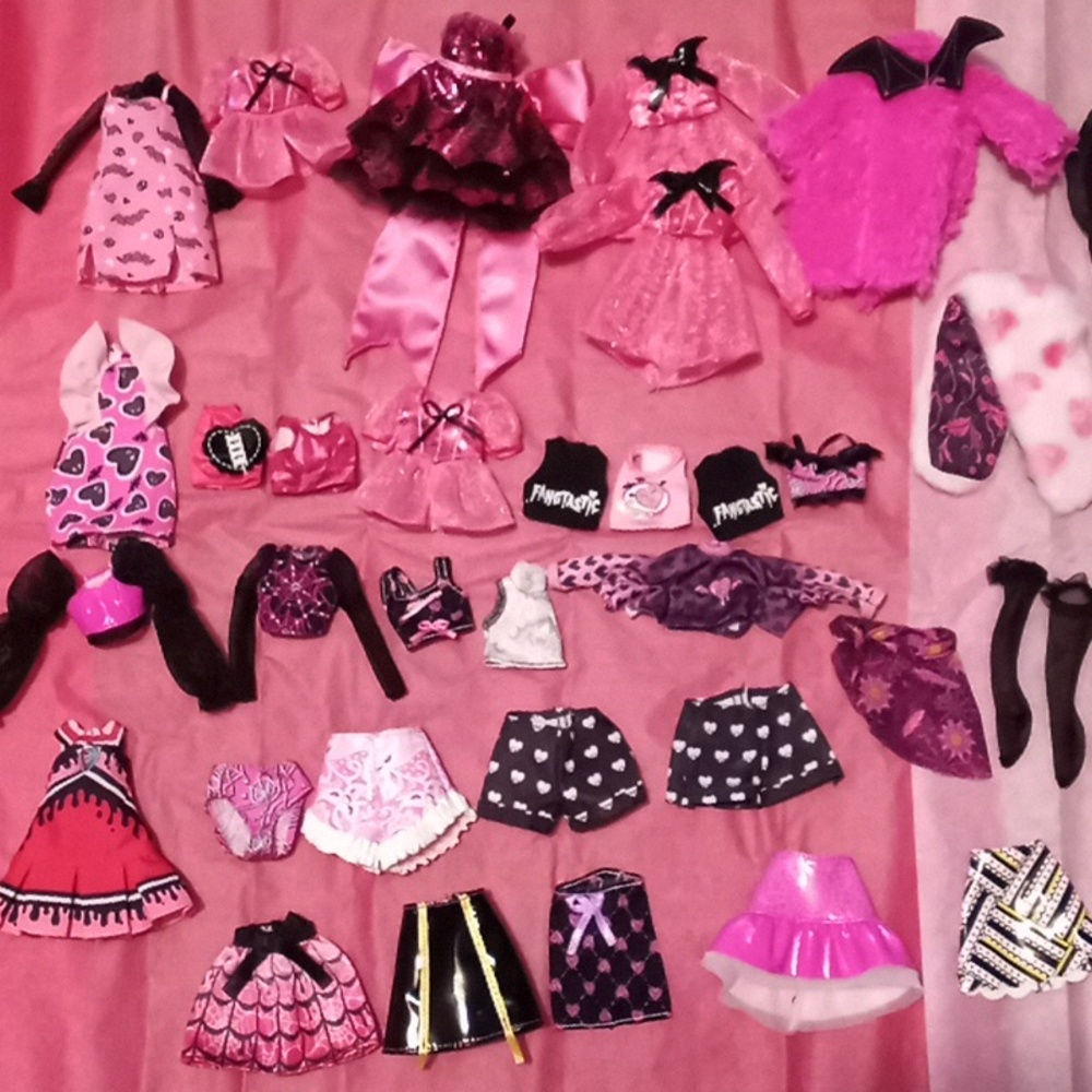 Monster High Draculaura Outfit lot